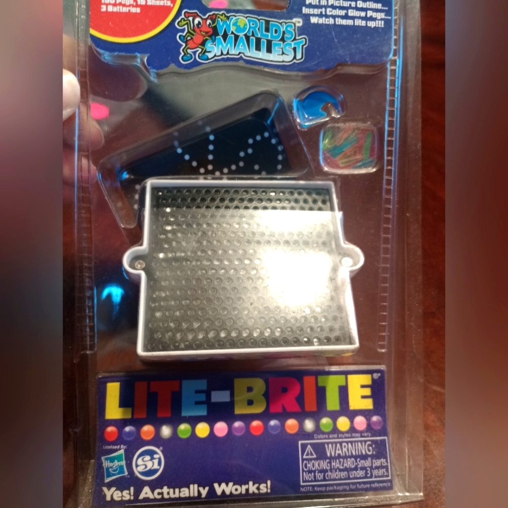 World's Smallest Lite Brite - Hasbro Mini Lite-Brite Toy - 854941007211 - NEW